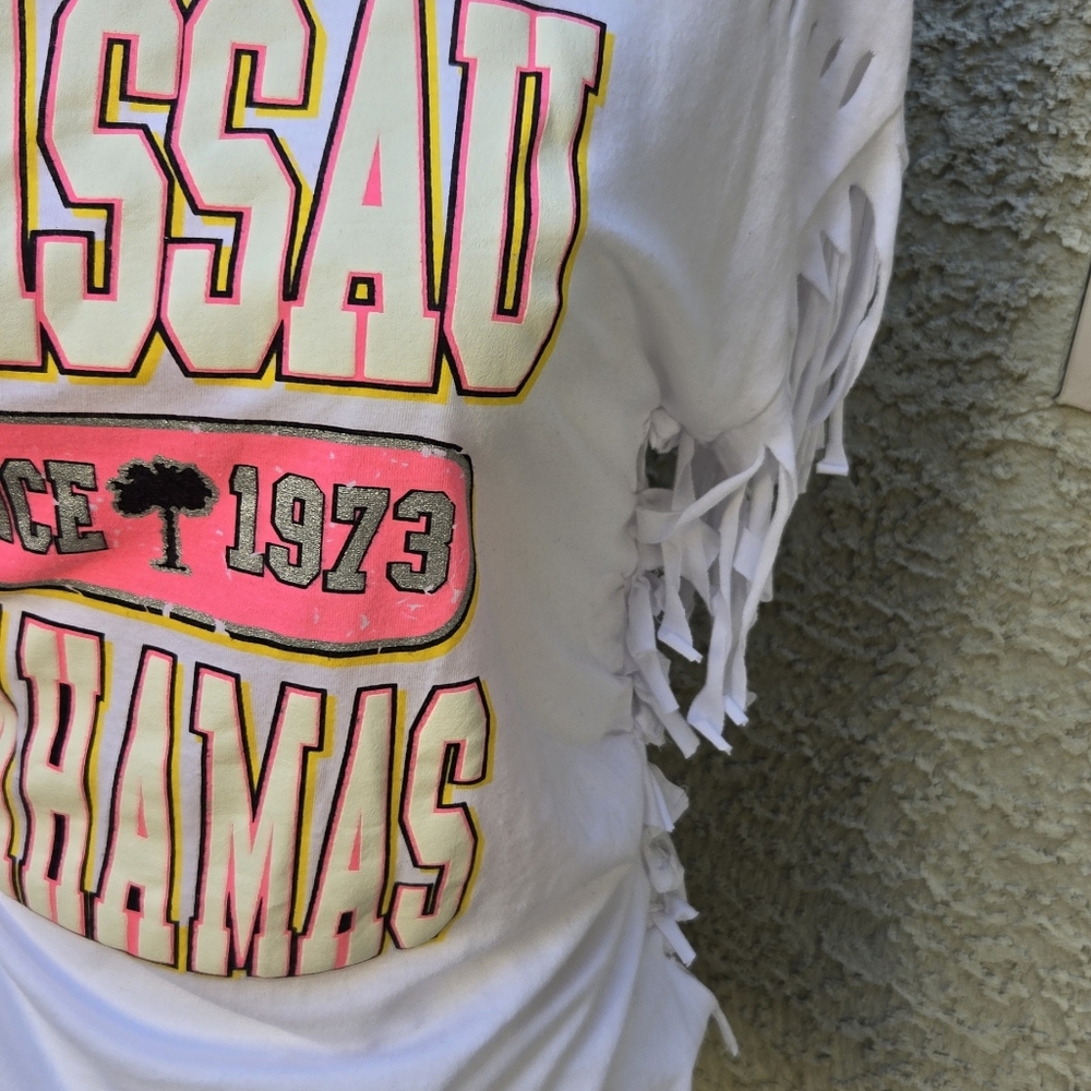 Nassau Bahamas Vintage Fringe Tee Shirt - Picture 4 of 8